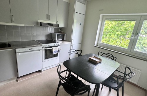 Knivsta Apartment | Room King siz Bed 5 Min Train Arlanda 17 min