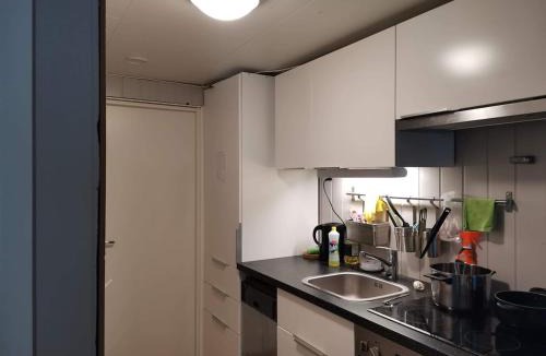 Tromso Apartment | Room with shared kitchen and bathroom nr 1