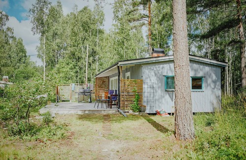 Bodarne House | Rustic cottage for creative souls by Lake Lingbo