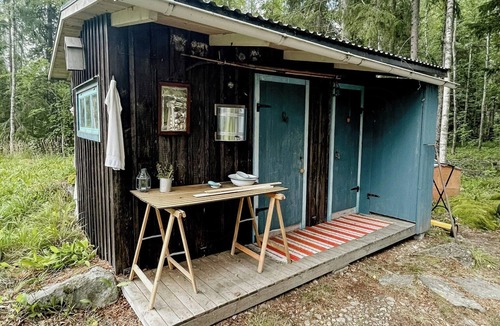 Bodarne House | Rustic cottage for creative souls by Lake Lingbo