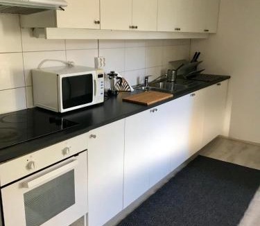 Soder Apartment | Rymlig lägenhet i avdelat hus med egen parkering