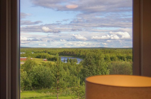 Lannavaara Apartment | Rymlig Lägenhet i Lannavara med Älvutsikt Fyra Rum, Plats för 6 Personer