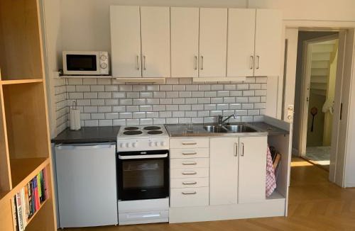 Herrang Apartment | Rymlig ljus lägenhet i lugnt område nära centrum