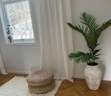 Ljungskile Villa | Rymliga Resteröd 241 Bohuslän, nära hav och skog.