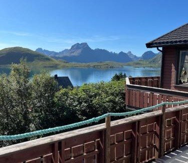 Flakstad Ski Chalet | Ryten View Retreat