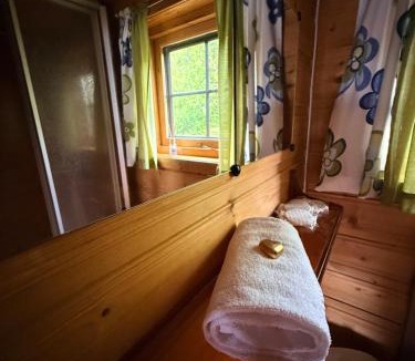 Flakstad Ski Chalet | Ryten View Retreat