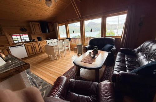 Flakstad Ski Chalet | Ryten View Retreat