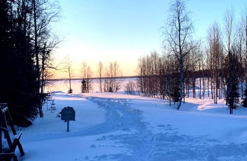 Vikajarvi House | Santa's retreat with glass igloo at the lake