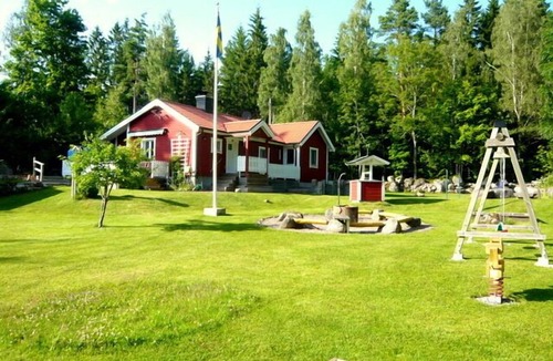 Nybro House | Sauna, boat, fiber optic connection, barbecue area, child-friendly, football goal