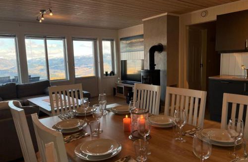 Skulestad Apartment | Sauna & Mountain Views - Ski-in Ski-out Luxury