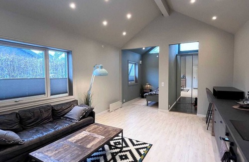 Sandefjord Apartment | Scandinavian modern, cosy apartment. Strategic location for travelers. Garden.