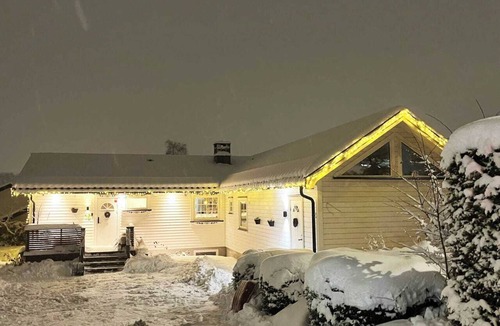 Sandefjord Apartment | Scandinavian modern, cosy apartment. Strategic location for travelers. Garden.
