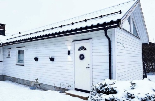 Sandefjord Apartment | Scandinavian modern, cosy apartment. Strategic location for travelers. Garden.