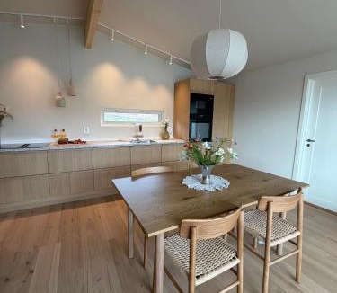 Narvik House | Scandinavian vibe with a view, close to Narvikfjellet