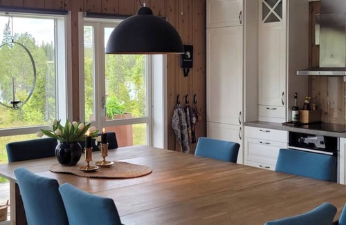 Verdal Cabin | Scenic Cabin by Lake Innsvatnet with Jacuzzi.