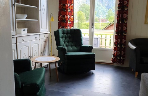 Ardalstangen Apartment | Scenic Riverside Stay Årdalstangen