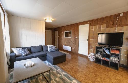 Stordal Apartment | Scenic Sunsets Cozy Apt near Geiranger-Trollstigen-Ålesund