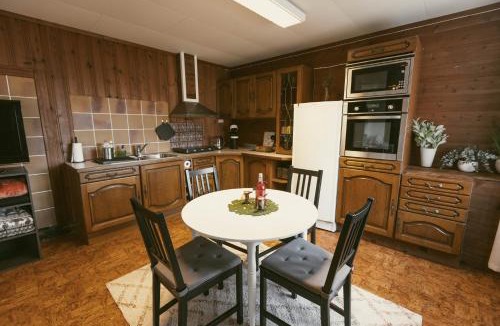 Stordal Apartment | Scenic Sunsets Cozy Apt near Geiranger-Trollstigen-Ålesund