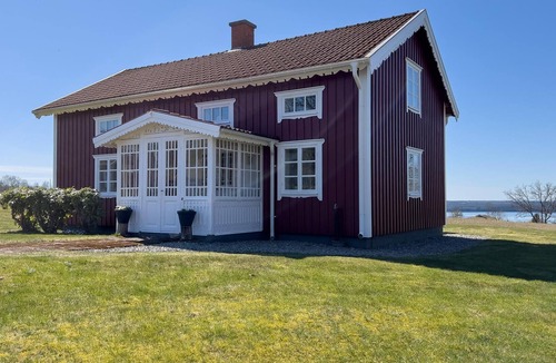 Varnamo O Other | Schöne Hütte mit Zugang zum Seeblick, Kamin, Boot und Badebereich