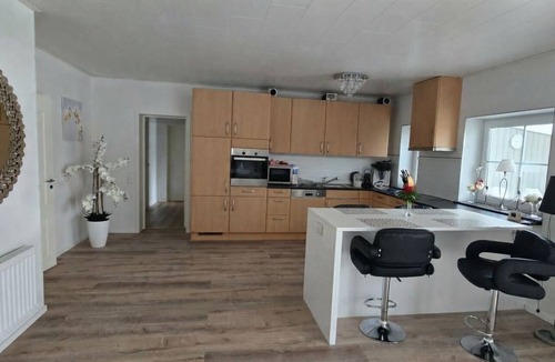 Alsterbro House | Schweden-Auszeit: Lake Lodge mit Wintergarten, Sauna, Kamin & Boot direkt am See
