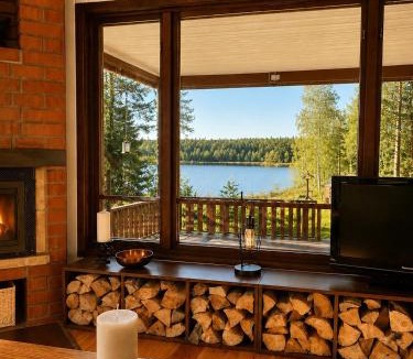 Hallabro House | Schwedenmagie Traumhaus am See mit Gästehaus