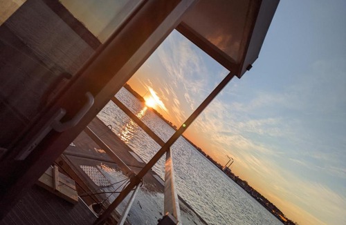 Vastervik Apartment | Schwimmendes Haus Biene auf dem Wasser inkl. Boot