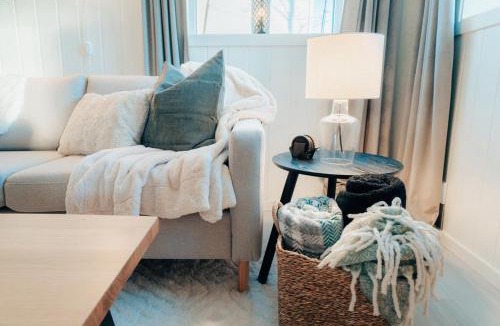 Botnhamn Apartment | Sea & Aurora Views, New 1BR near Segla-Hesten