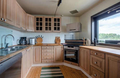 Porsgrunn House | Sea view and idyll in charming island cabin