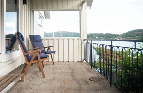 Porsgrunn House | Sea view and idyll in charming island cabin