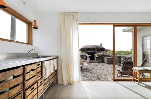 Farosund House | Sea view and idyll in Bungenäs on Gotland