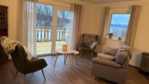 Dyry House | Sea View Cabin near Senja The Yellow House