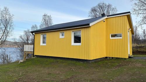 Dyry House | Sea View Cabin near Senja The Yellow House