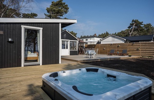 Borrby Cottage | Sea view- direct beach access-Jacuzzi