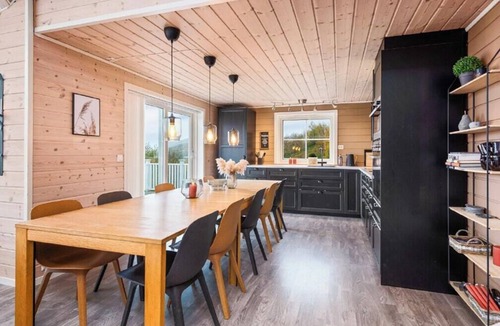 Stokkoya House | Sea views and beach life at Hosnastranda