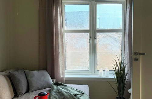 Selbjorn House | Seafront house from 1952 with views in Veivåg