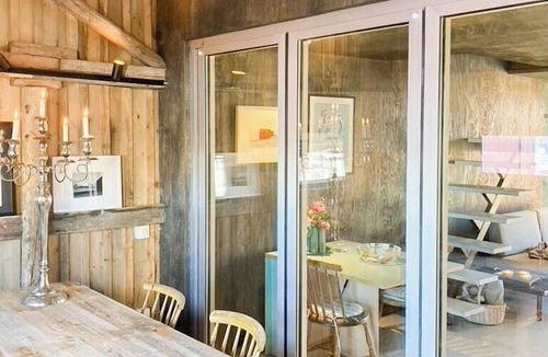 Veiholmen House | Seaside boathouse in Veiholmen