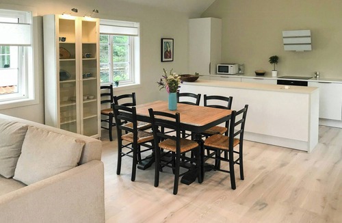 Tvedestrand House | Seaside cabin in Tvedestrand with balcony