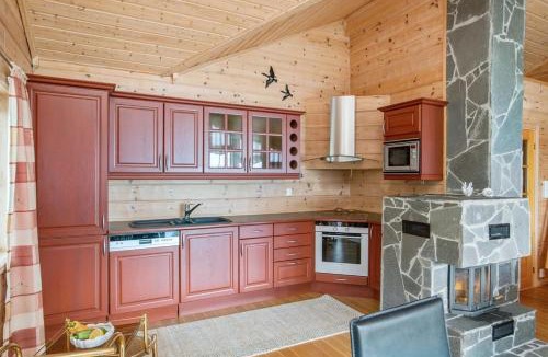Tjeldsund House | Seaside Cabin Tjeldøya with Views Car and Rental Deal