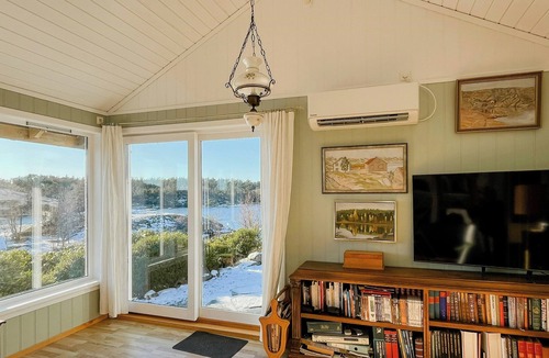 Radoy House | Seaside cabin with archipelago views in Radøy