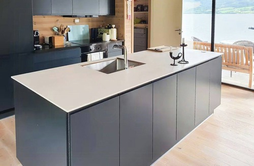 Torjulvagen House | Seaside cabin with panoramic views in Alvundfjord
