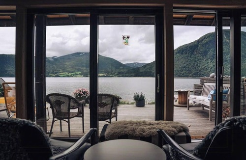 Torjulvagen House | Seaside cabin with panoramic views in Alvundfjord