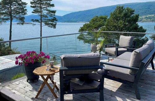 Eidsvag House | Seaside cabin with private pier in Eidsvåg