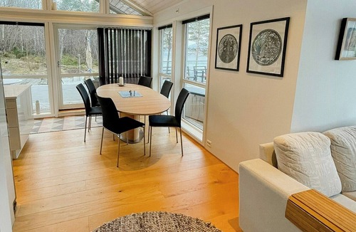 Eidsvag House | Seaside cabin with private pier in Eidsvåg