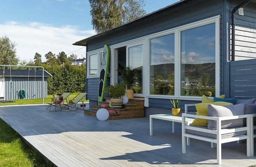 Svelvik House | Seaside cabin with private beach near Oslo