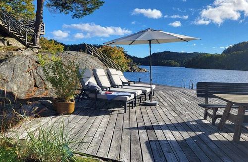 Sogne House | Seaside cabin with terrace and jetty in Søgne