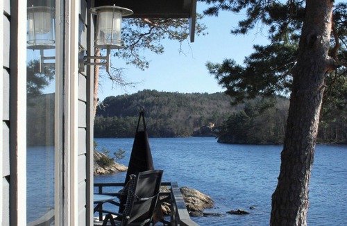 Sogne House | Seaside cabin with terrace and jetty in Søgne