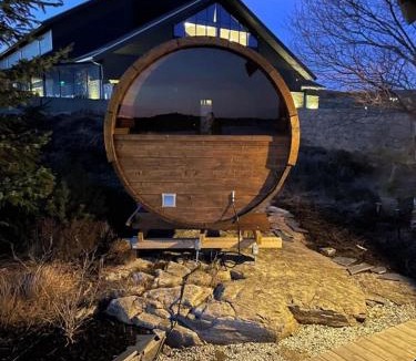 Steinsland House | Seaside cottage with hot tub and sauna sleeps 11