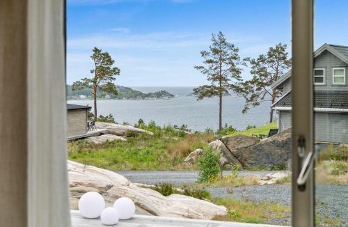 Risor House | Seaside Escape - 10 Min to Ocean