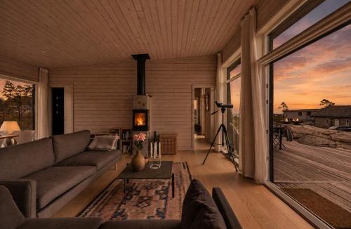 Risor House | Seaside Escape - 10 Min to Ocean