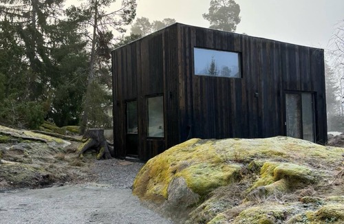 Osteraker House | Seaside Retreat by Forest Trails and Stockholms Archipelago. Pet-Friendly!